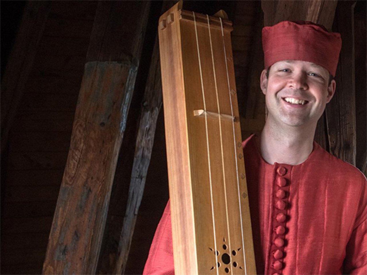 Jonathan Frey spielt verschiedene Instrumente (Bild: Mittelalter-Spiellüt)