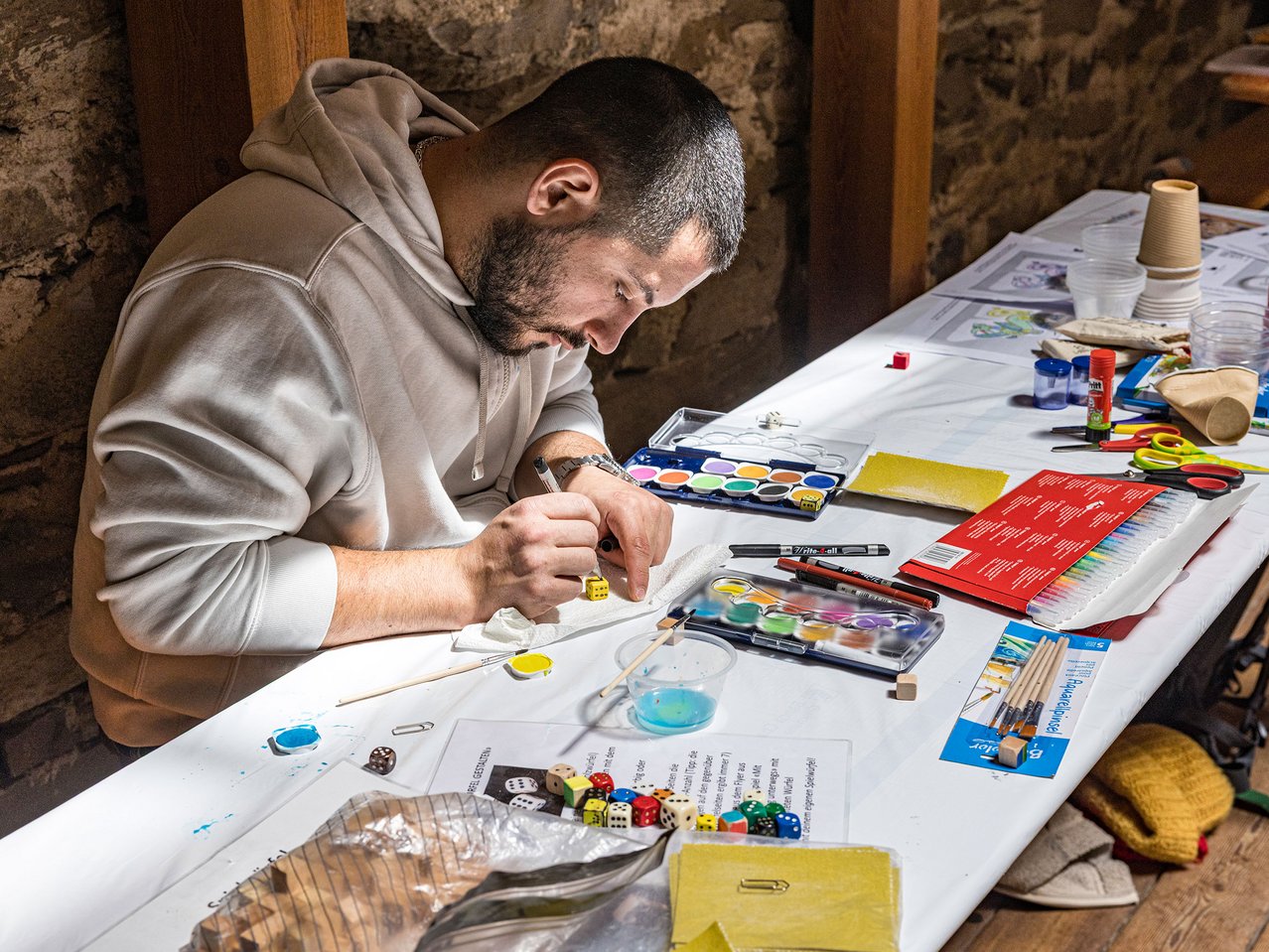 Einen Würfel basteln (Bild © Mathias Kunfermann, demateo.com)